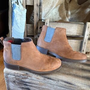 Sorel Brown and Gray Ankle Boots